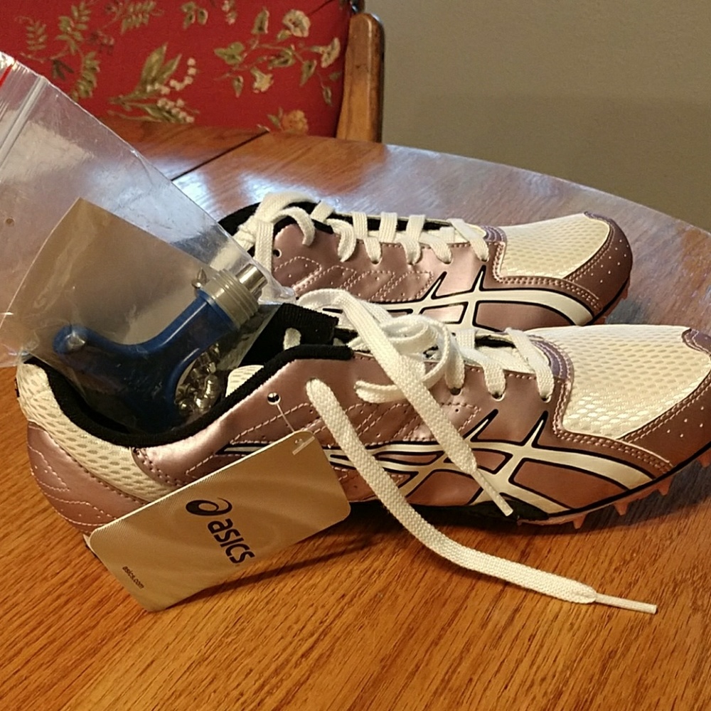Track shoes